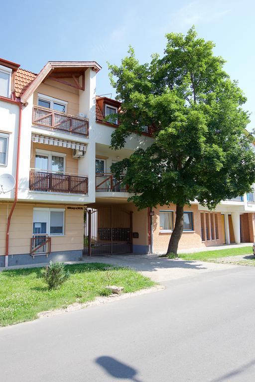 Zoli Apartmanok-Maya Koelcsey 34-36 Hajdúszoboszló Extérieur photo