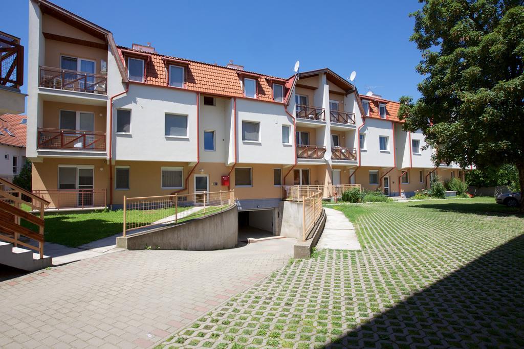 Zoli Apartmanok-Maya Koelcsey 34-36 Hajdúszoboszló Extérieur photo